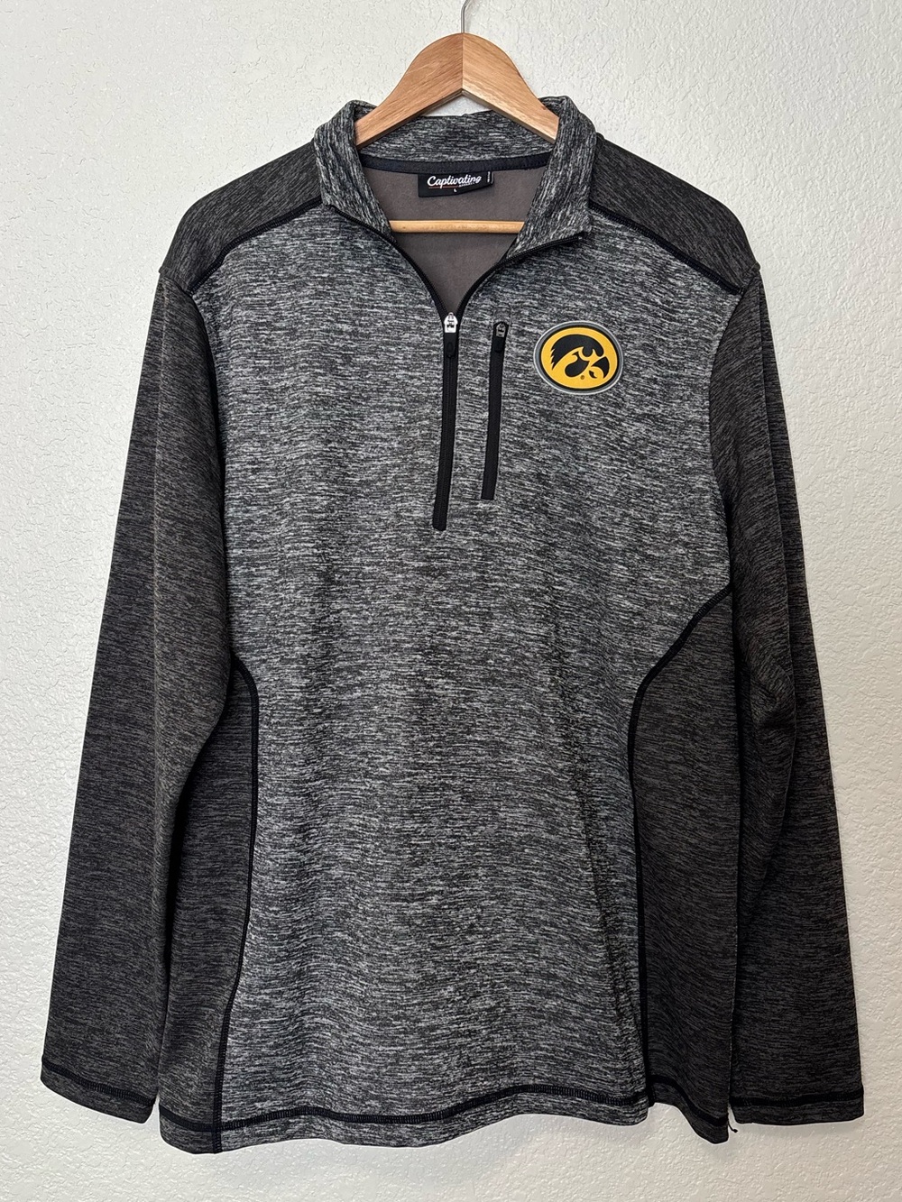 Iowa Hawkeyes Captivating Quarter Zip Pullover L Gray Black NCAA